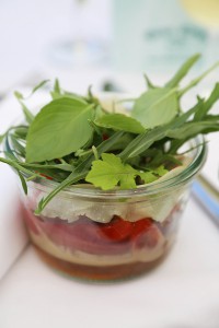 Tomatensalat mit Wildkräutern
