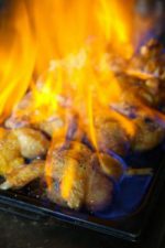 Poularde wird flambiert mit Calvados. www.die-fotokueche.de